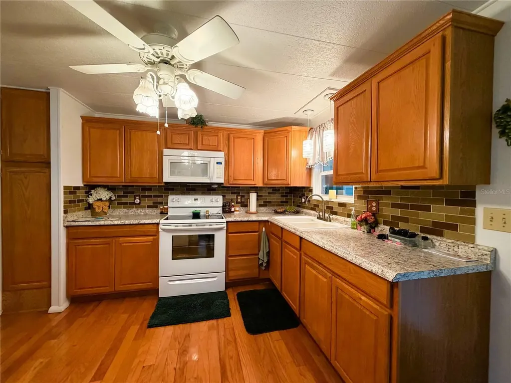 121 Azalea Trail Leesburg FL 34748