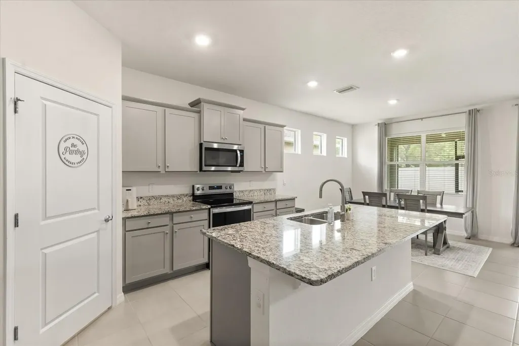 8324 Wheat Stone Drive Zephyrhills FL 33540