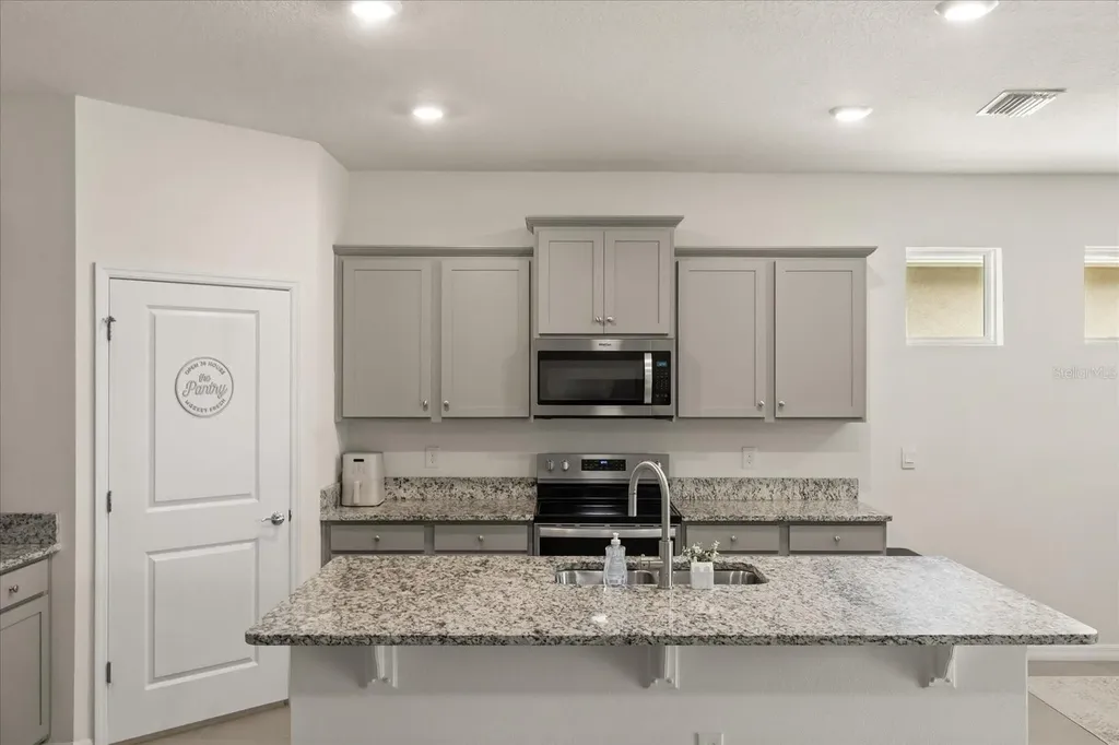 8324 Wheat Stone Drive Zephyrhills FL 33540