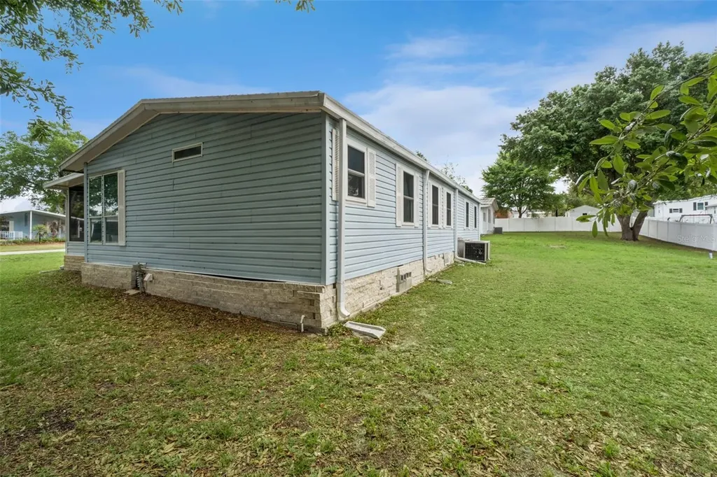 42 Maplehurst Avenue Debary FL 32713