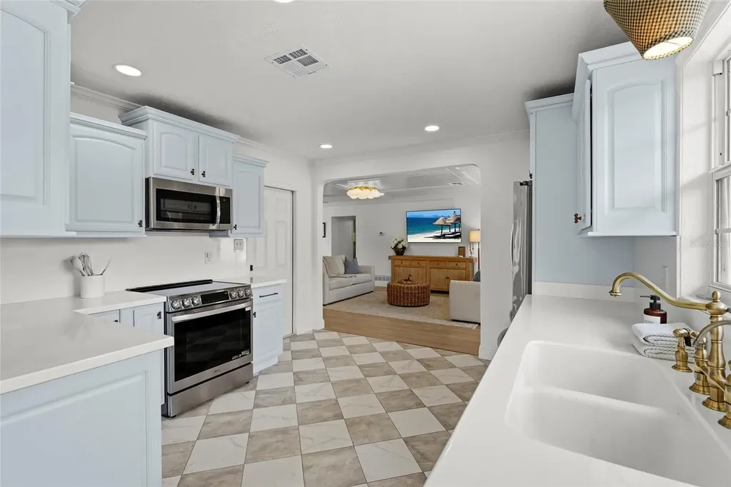 7746 Westmoreland Drive Sarasota FL 34243