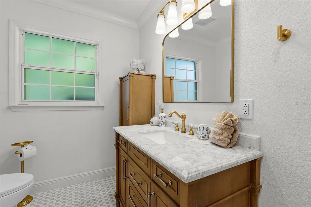 7746 Westmoreland Drive Sarasota FL 34243