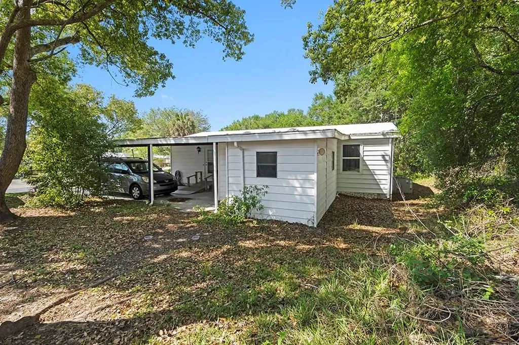 1763 W Schwartz Boulevard Lady Lake FL 32159