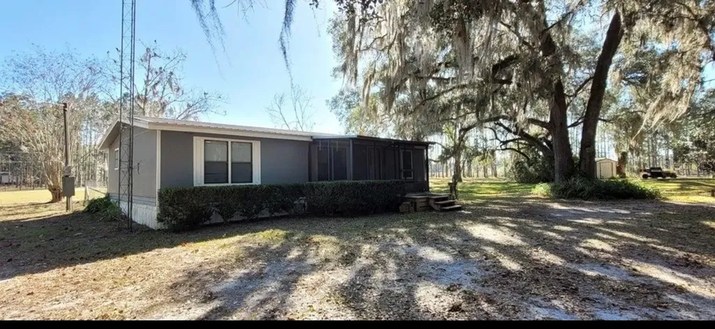 9621 SE County Road 319 Trenton FL 32693