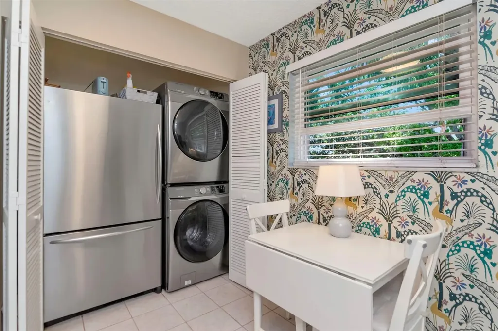 484 Santa Cruz Place NE St Petersburg FL 33703