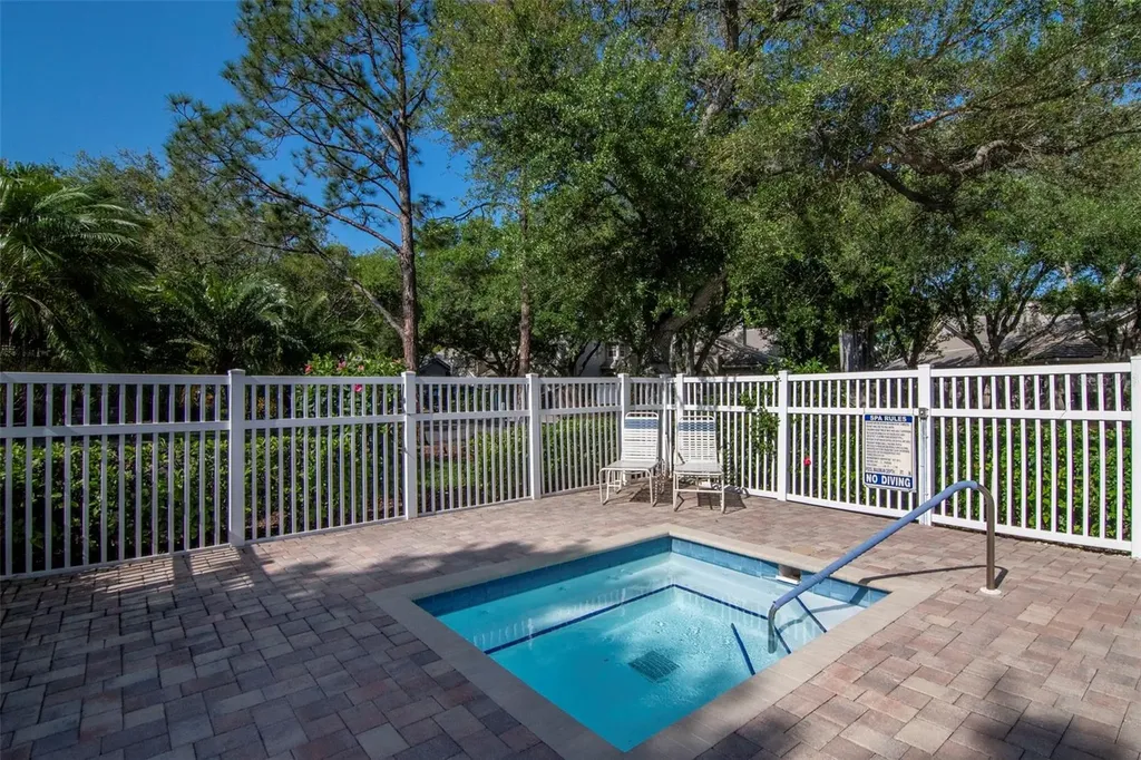 484 Santa Cruz Place NE St Petersburg FL 33703