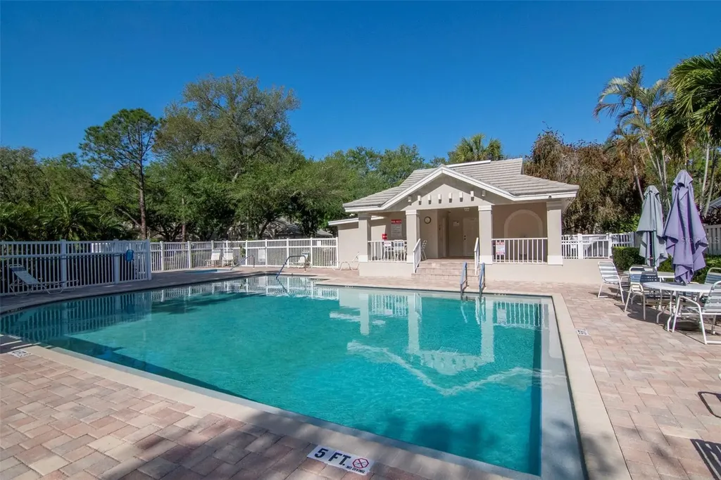 484 Santa Cruz Place NE St Petersburg FL 33703