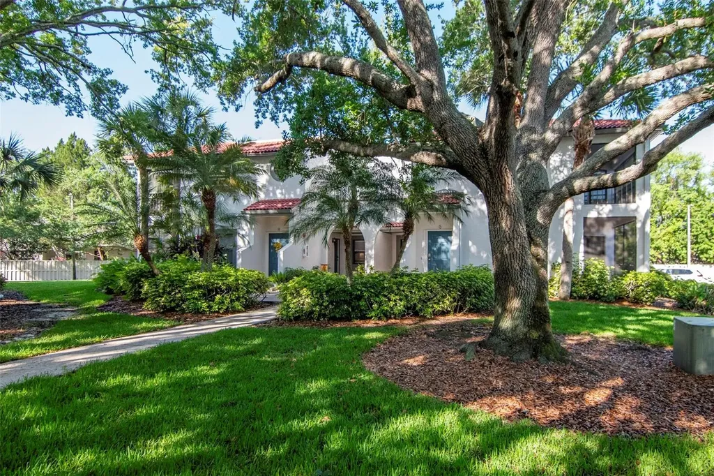 484 Santa Cruz Place NE St Petersburg FL 33703