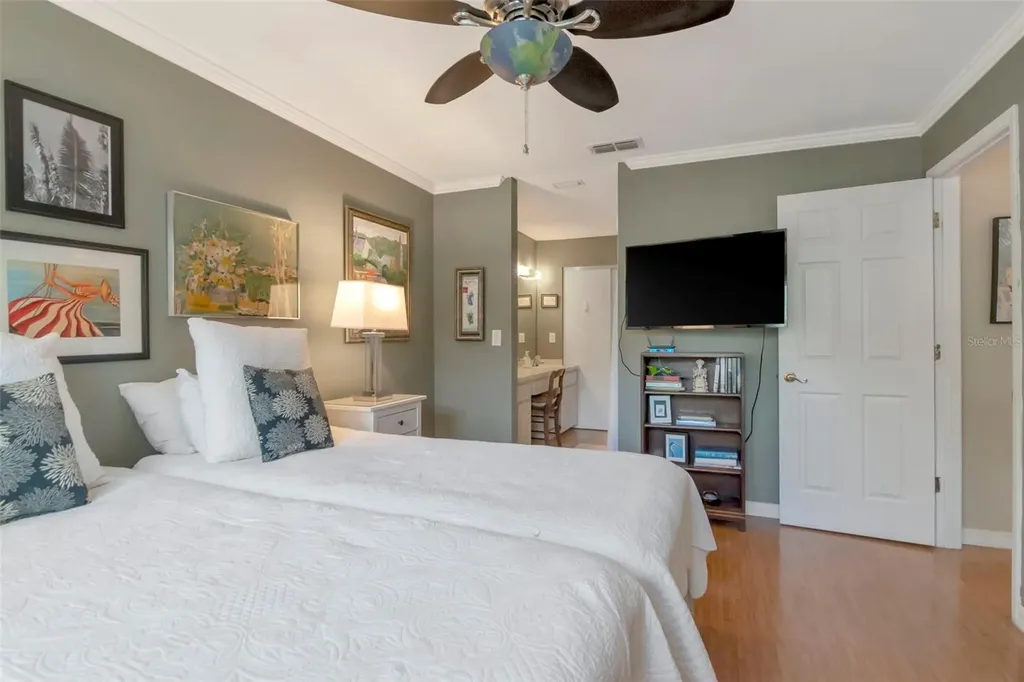 484 Santa Cruz Place NE St Petersburg FL 33703