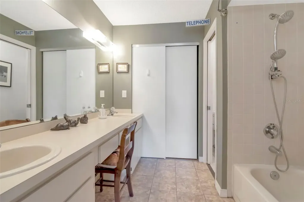 484 Santa Cruz Place NE St Petersburg FL 33703