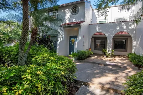 484 Santa Cruz Place NE St Petersburg FL 33703