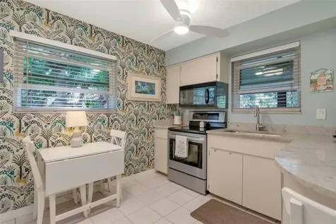 484 Santa Cruz Place NE St Petersburg FL 33703