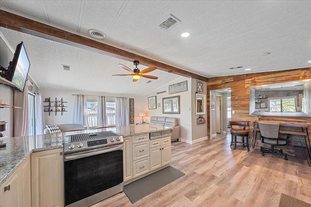 137 Lakeview Drive Palmetto FL 34221