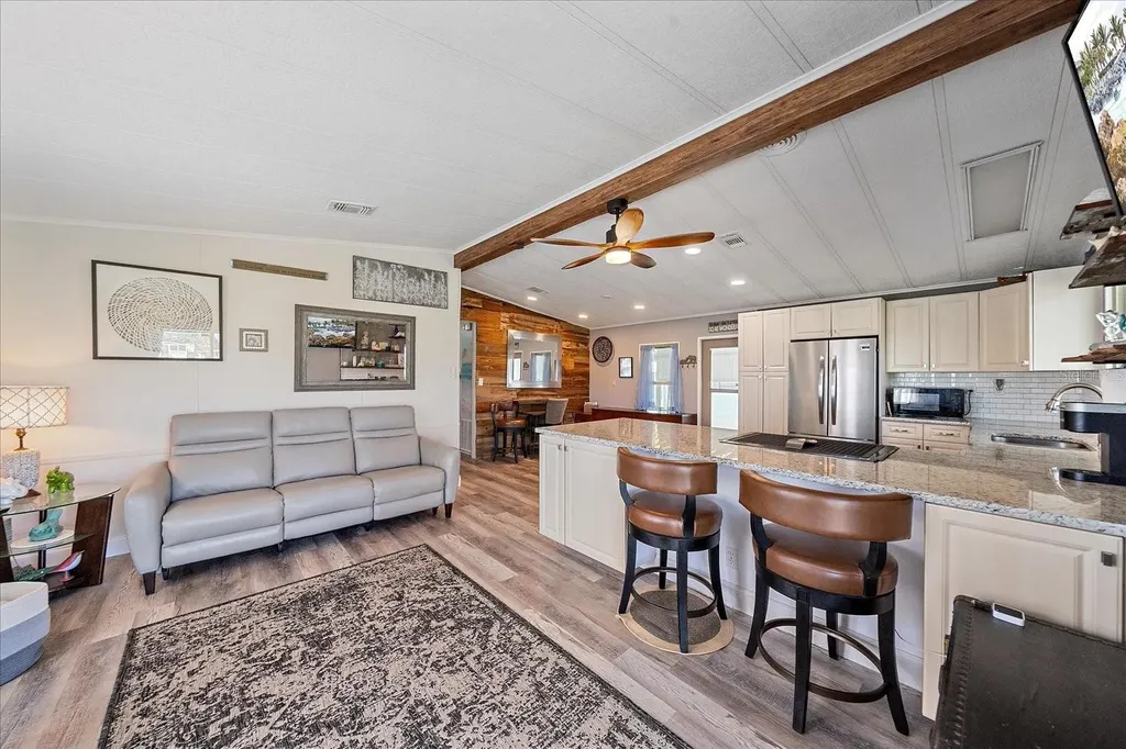 137 Lakeview Drive Palmetto FL 34221