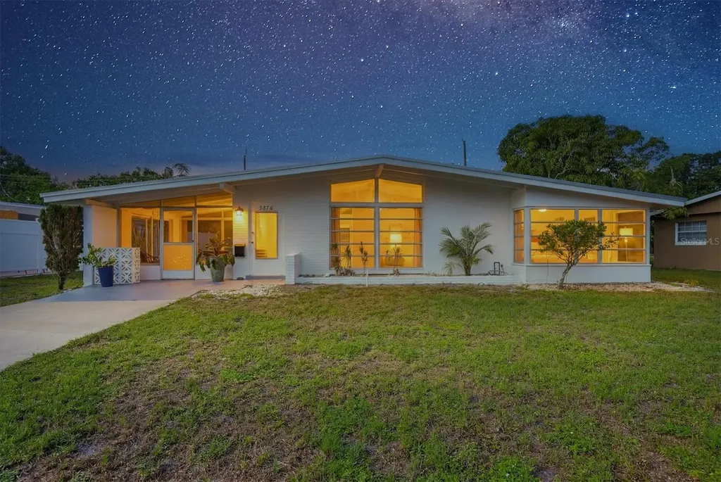 3876 Prudence Drive Sarasota FL 34235