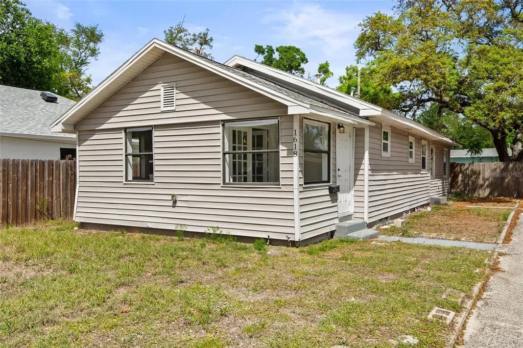 1618 43rd Street S St Petersburg FL 33711