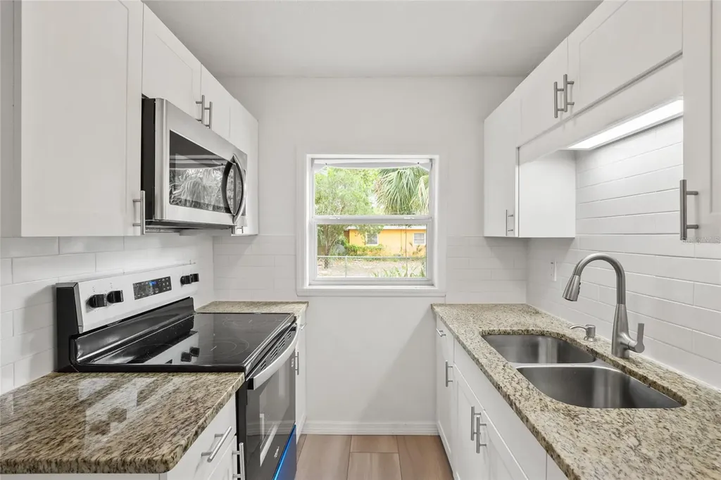 1618 43rd Street S St Petersburg FL 33711
