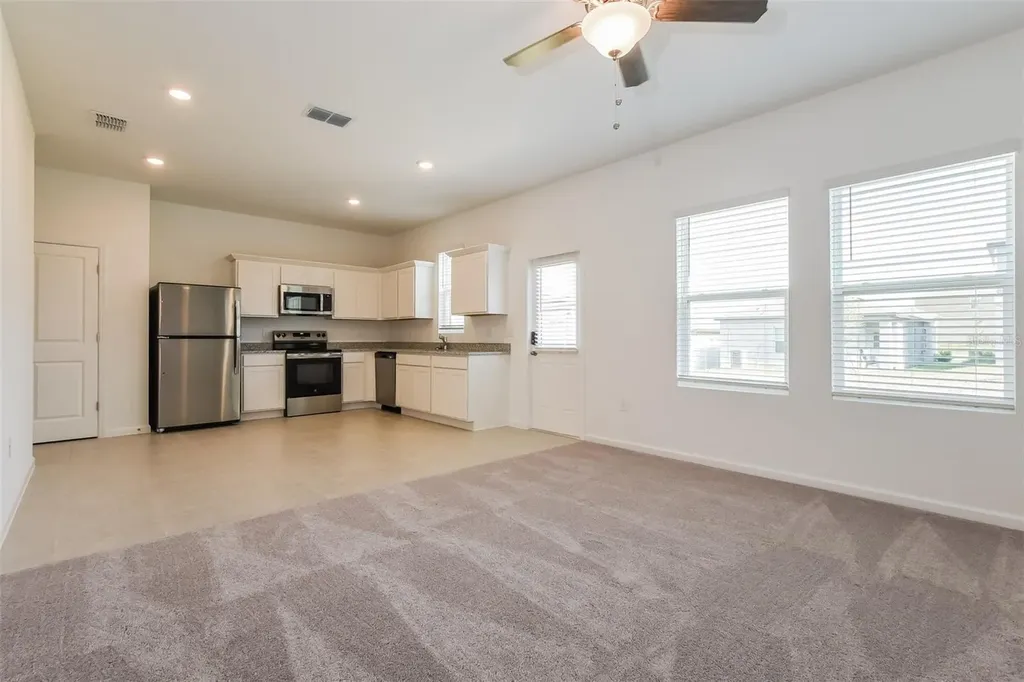 2042 Hemingway Circle Groveland FL 34736