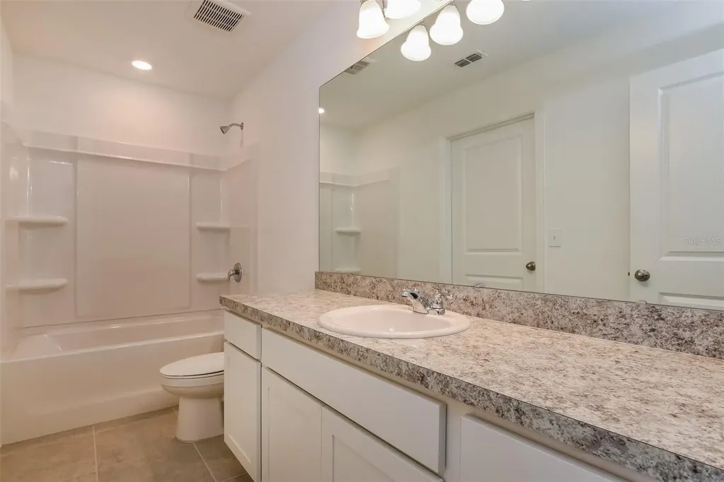 2084 Hemingway Circle Groveland FL 34736