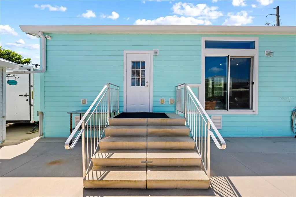 1315 Pine Island Drive N St Cloud FL 34771