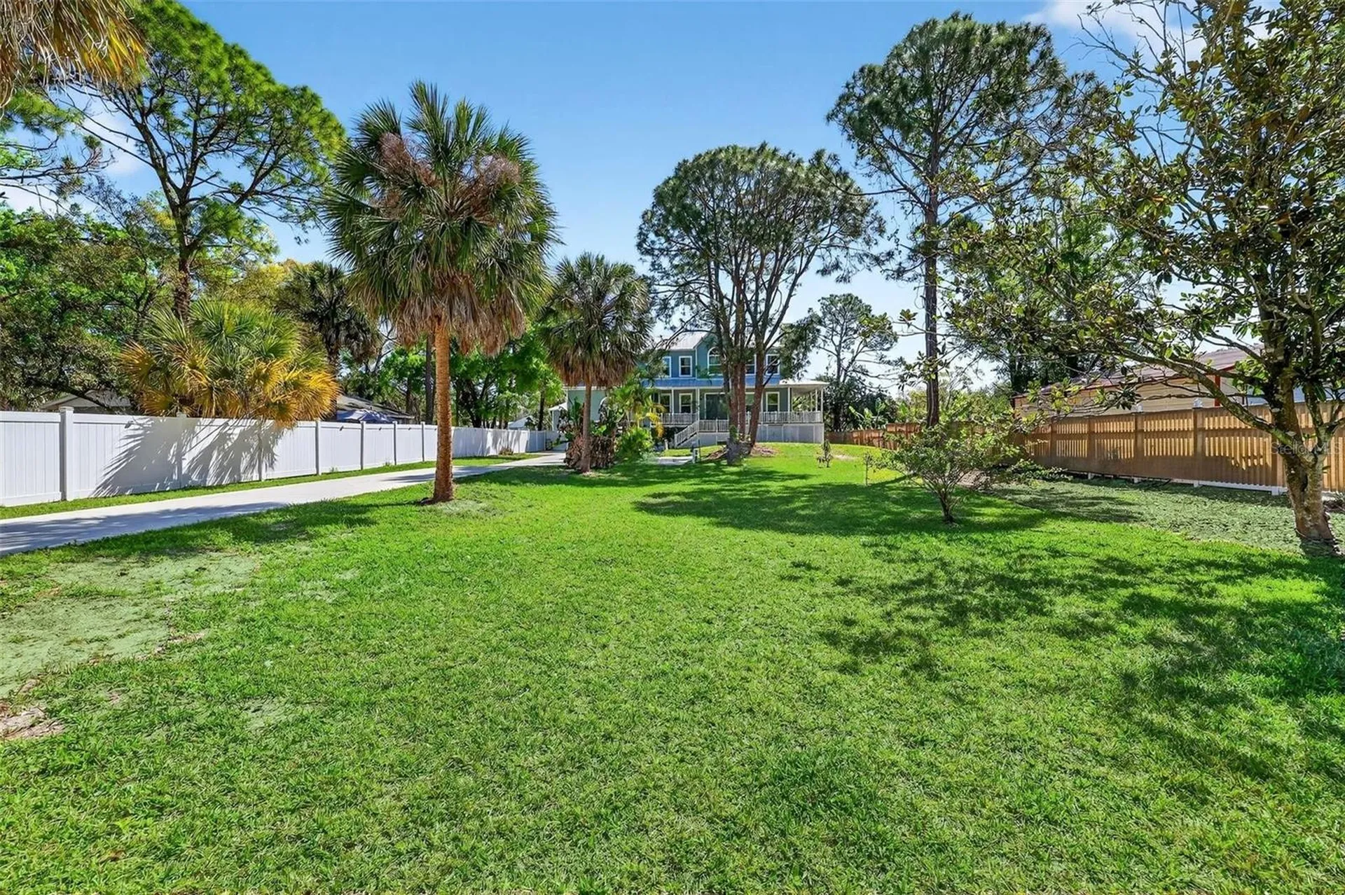 4433 Sweetwater Drive Tampa FL 33615