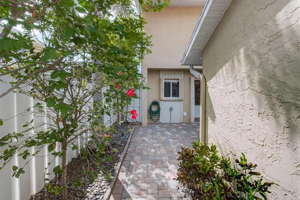 6660 Cape Hatteras Way NE St Petersburg FL 33702