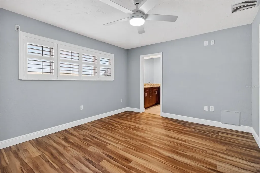 6660 Cape Hatteras Way NE St Petersburg FL 33702
