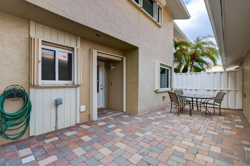 6660 Cape Hatteras Way NE St Petersburg FL 33702