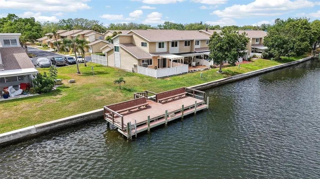 6660 Cape Hatteras Way NE St Petersburg FL 33702