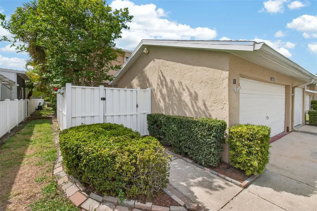 6660 Cape Hatteras Way NE St Petersburg FL 33702