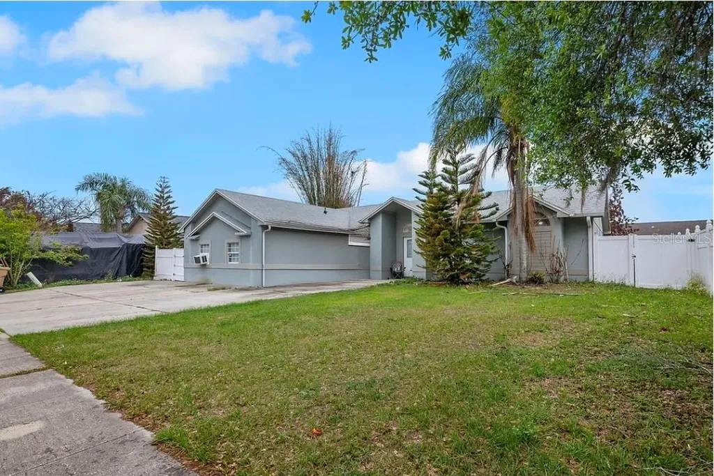 233 Red Maple Drive Kissimmee FL 34743