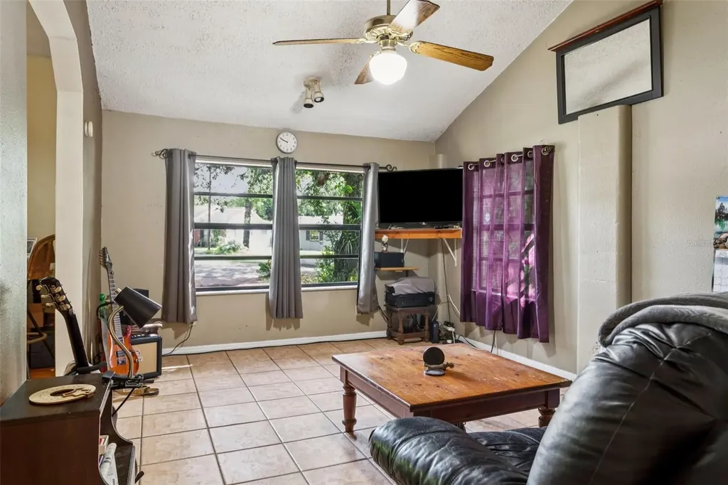 8006 N Temple Place Tampa FL 33617