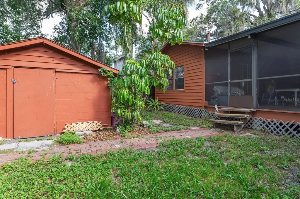 8006 N Temple Place Tampa FL 33617