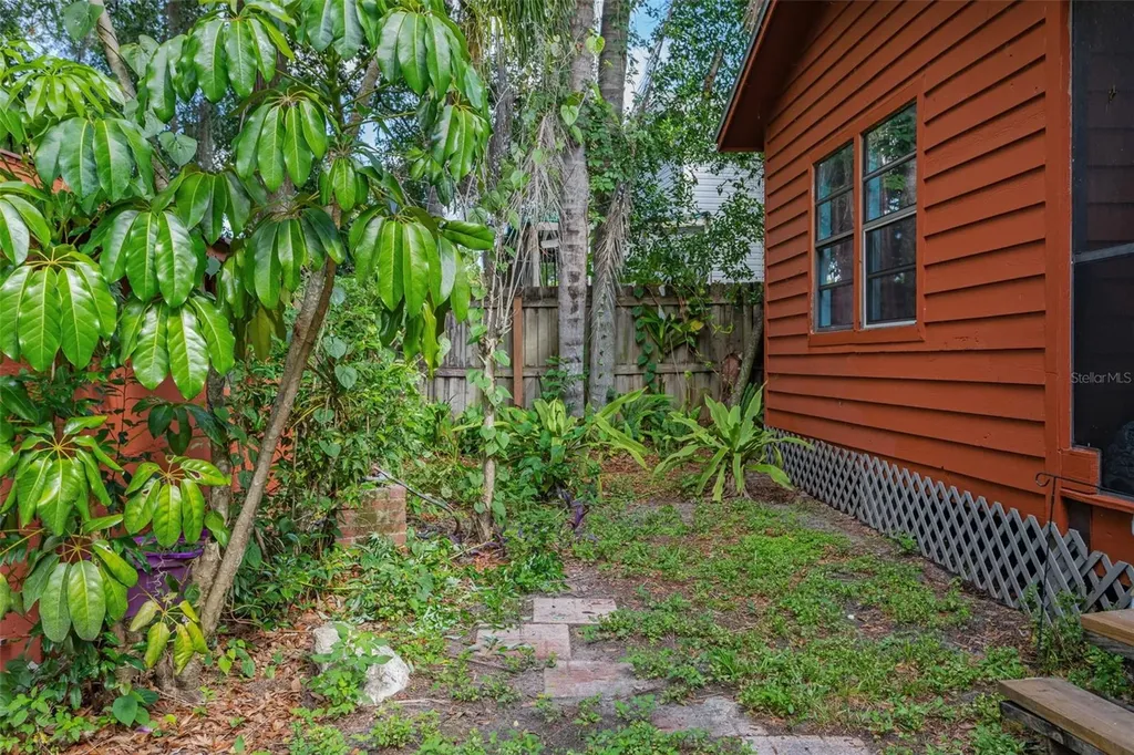 8006 N Temple Place Tampa FL 33617