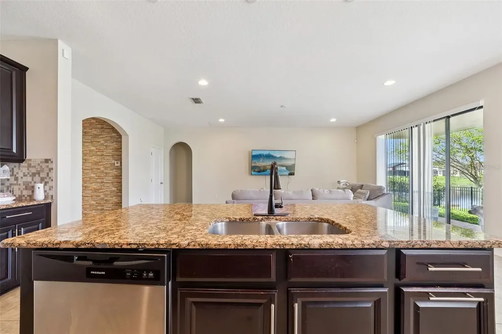 1005 Fountain Coin Loop Orlando FL 32828