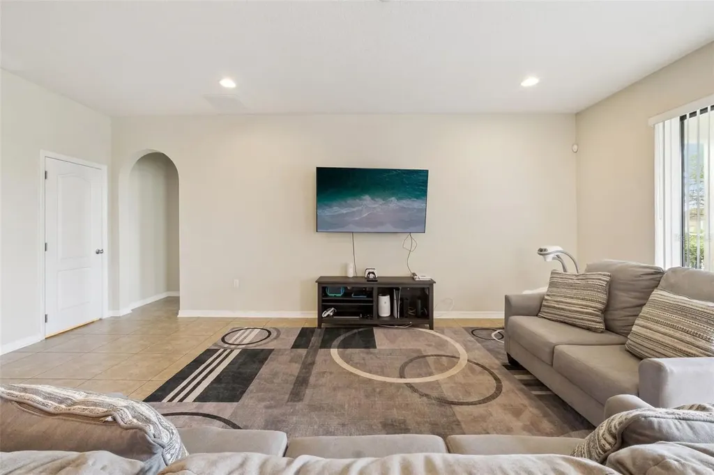 1005 Fountain Coin Loop Orlando FL 32828