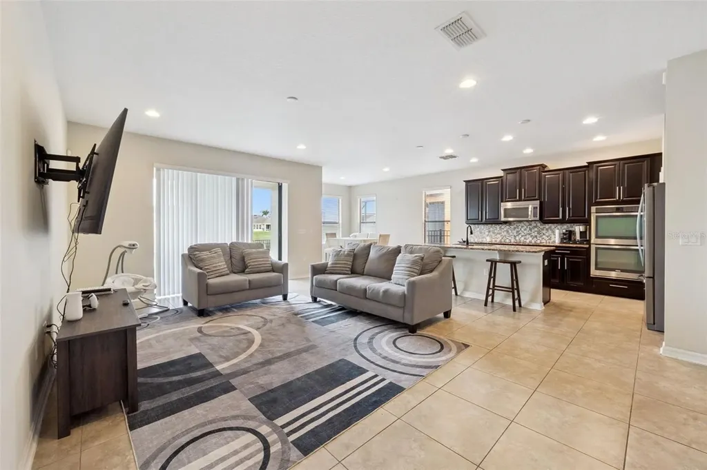 1005 Fountain Coin Loop Orlando FL 32828