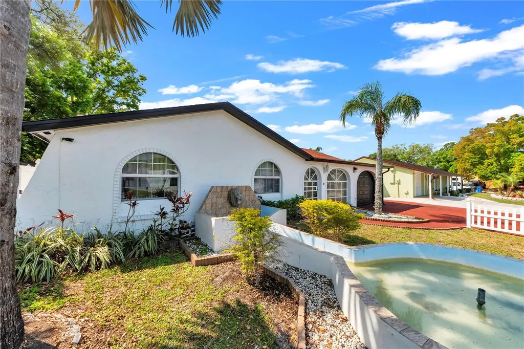 9043 Hickory Circle Tampa FL 33615