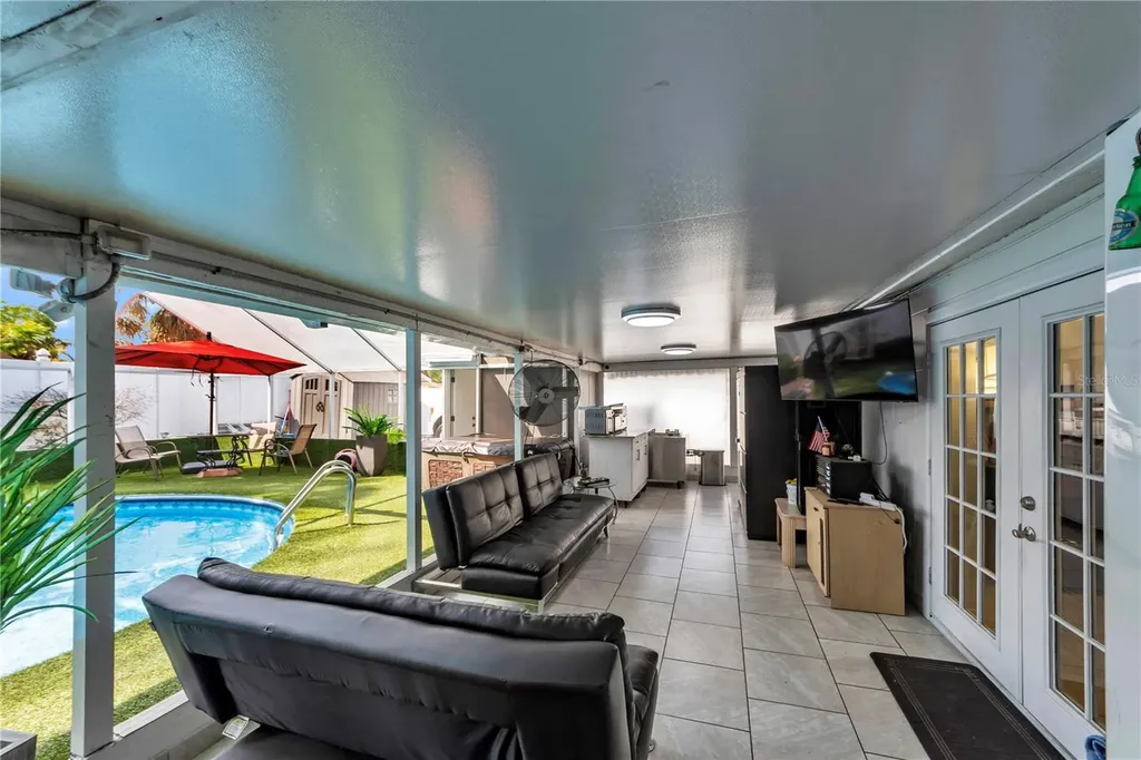 9043 Hickory Circle Tampa FL 33615