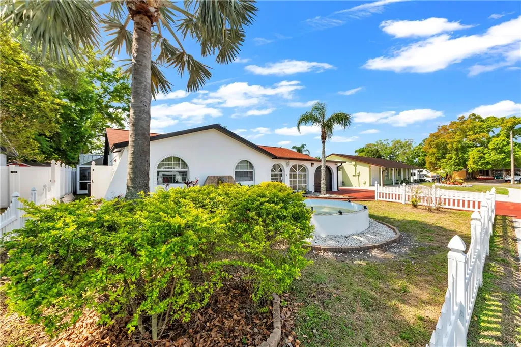 9043 Hickory Circle Tampa FL 33615