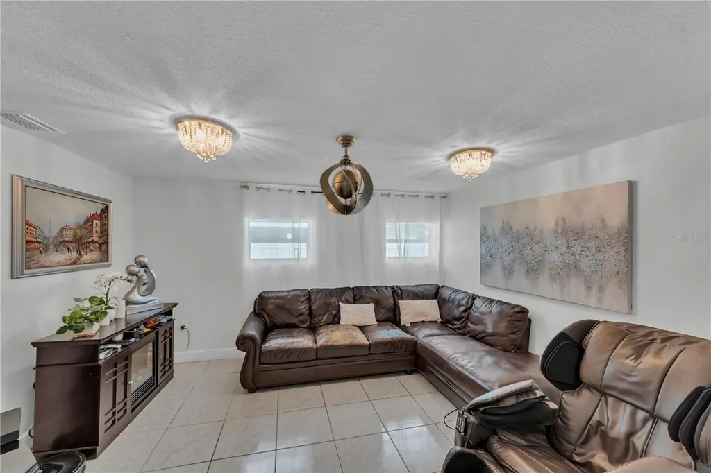9043 Hickory Circle Tampa FL 33615