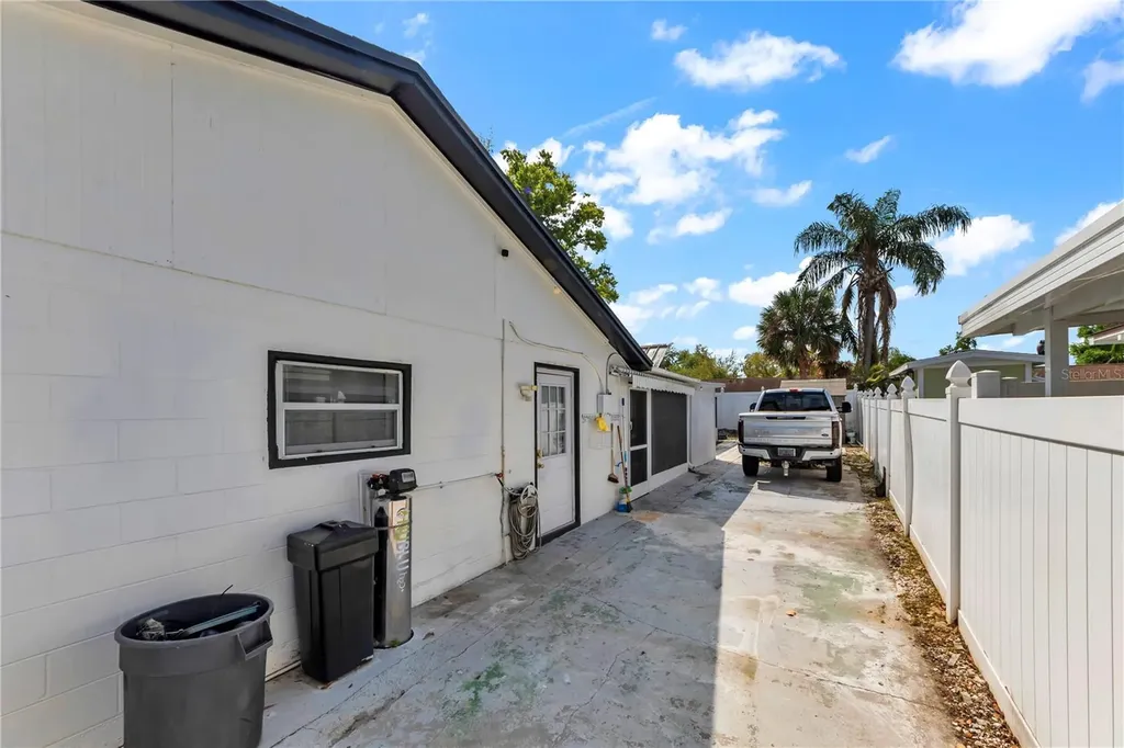 9043 Hickory Circle Tampa FL 33615