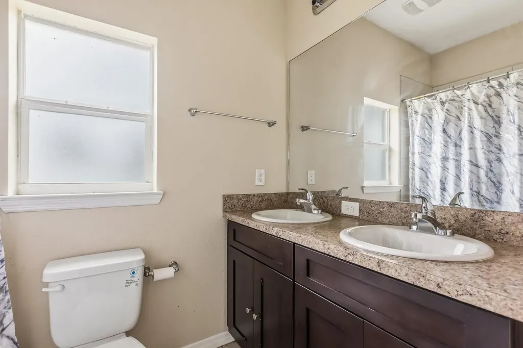 677-679 Royalty Court Kissimmee FL 34758