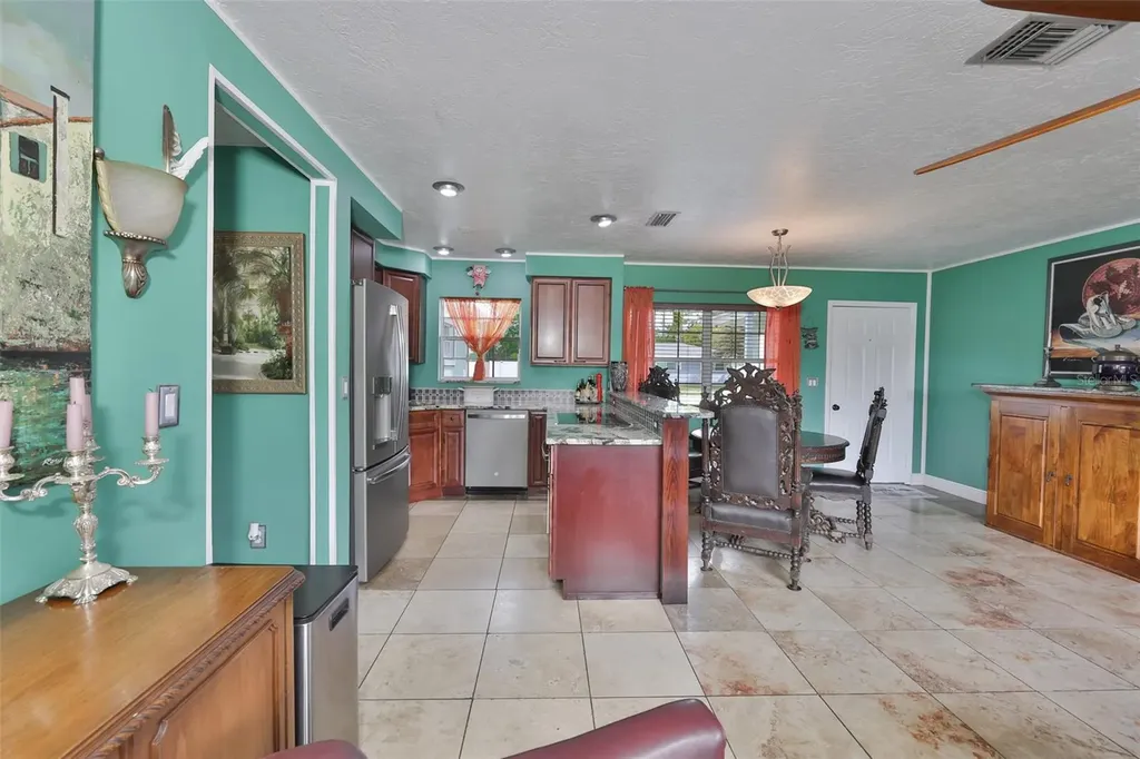 6907 9th Avenue NW Bradenton FL 34209