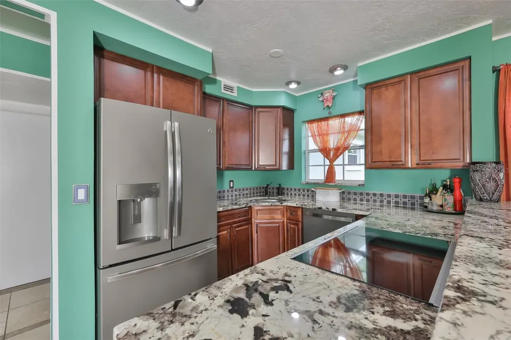 6907 9th Avenue NW Bradenton FL 34209