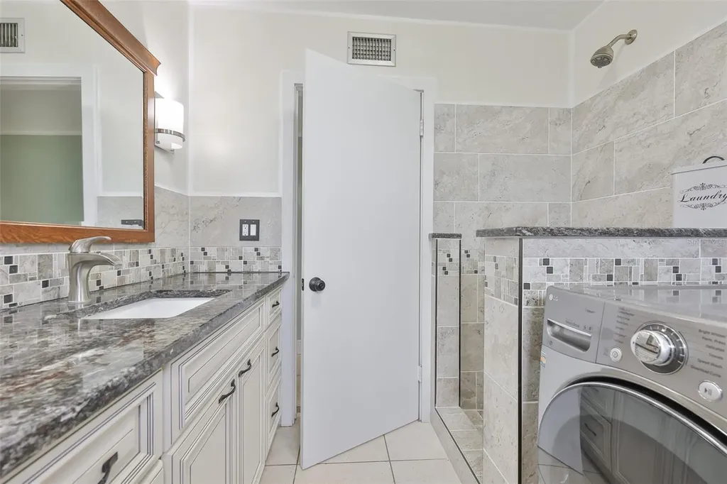 6907 9th Avenue NW Bradenton FL 34209
