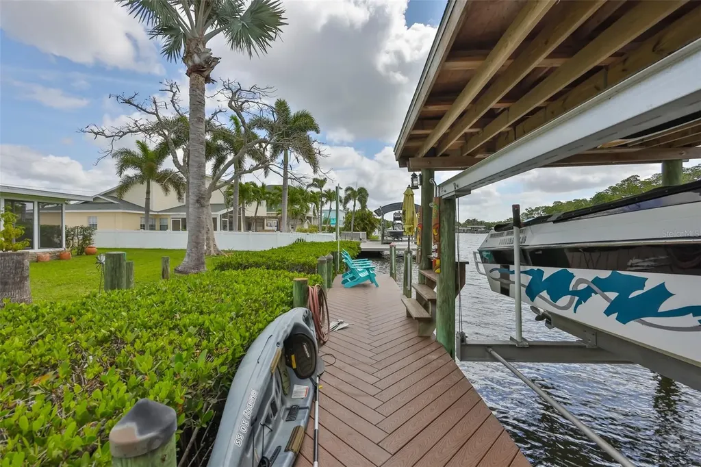 6907 9th Avenue NW Bradenton FL 34209