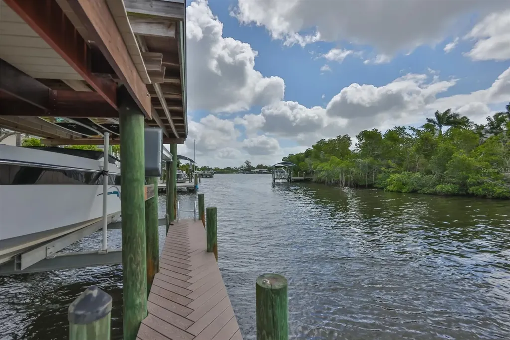 6907 9th Avenue NW Bradenton FL 34209