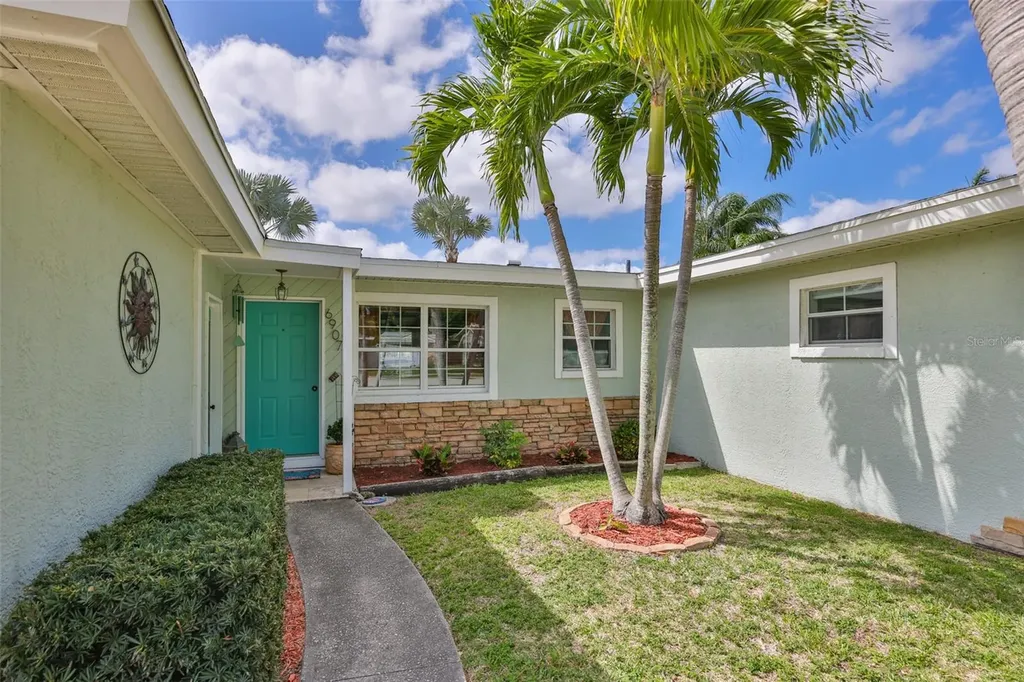 6907 9th Avenue NW Bradenton FL 34209