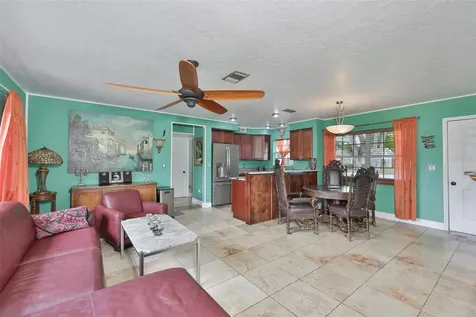 6907 9th Avenue NW Bradenton FL 34209